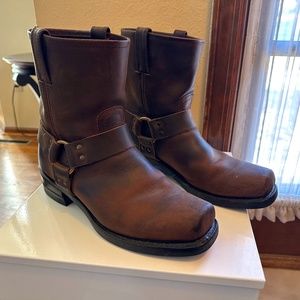 Frye 87400 Men's Calvary-Inspired Harness Boots